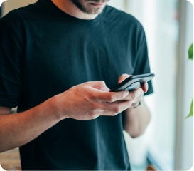 Persona che lavora al buio